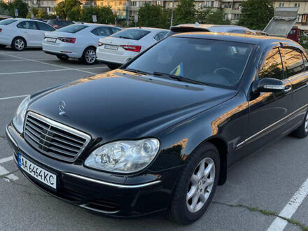 Черный Мерседес С Класс, объемом двигателя 4.97 л и пробегом 327 тыс. км за 14000 $, фото 1 на Automoto.ua