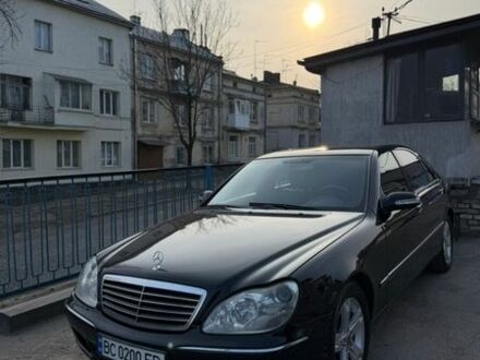 Черный Мерседес С Класс, объемом двигателя 5 л и пробегом 379 тыс. км за 5200 $, фото 1 на Automoto.ua