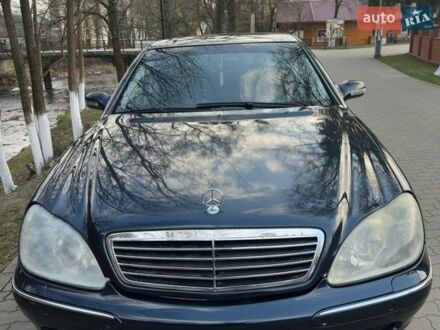 Черный Мерседес С Класс, объемом двигателя 3.2 л и пробегом 429 тыс. км за 8000 $, фото 1 на Automoto.ua