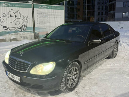 Черный Мерседес С Класс, объемом двигателя 3.7 л и пробегом 316 тыс. км за 4899 $, фото 1 на Automoto.ua