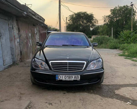 Черный Мерседес С Класс, объемом двигателя 3.2 л и пробегом 400 тыс. км за 7500 $, фото 1 на Automoto.ua