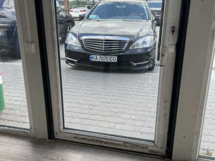 Чорний Мерседес С Клас, об'ємом двигуна 5.5 л та пробігом 298 тис. км за 11999 $, фото 1 на Automoto.ua