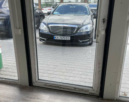 Черный Мерседес С Класс, объемом двигателя 5.5 л и пробегом 298 тыс. км за 11999 $, фото 1 на Automoto.ua