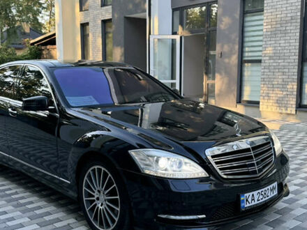 Черный Мерседес С Класс, объемом двигателя 5.46 л и пробегом 301 тыс. км за 13000 $, фото 1 на Automoto.ua