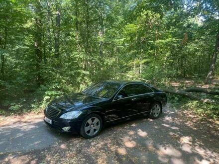 Чорний Мерседес С Клас, об'ємом двигуна 3.5 л та пробігом 300 тис. км за 9000 $, фото 1 на Automoto.ua