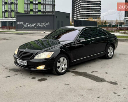 Чорний Мерседес С Клас, об'ємом двигуна 5.5 л та пробігом 258 тис. км за 7500 $, фото 1 на Automoto.ua