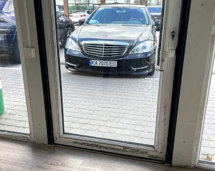 Черный Мерседес С Класс, объемом двигателя 5.5 л и пробегом 298 тыс. км за 11999 $, фото 1 на Automoto.ua