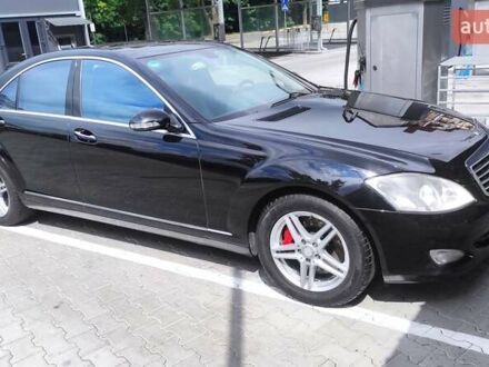 Чорний Мерседес С Клас, об'ємом двигуна 5.5 л та пробігом 350 тис. км за 8800 $, фото 1 на Automoto.ua