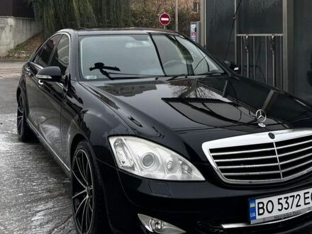 Черный Мерседес С Класс, объемом двигателя 3.5 л и пробегом 300 тыс. км за 10000 $, фото 1 на Automoto.ua