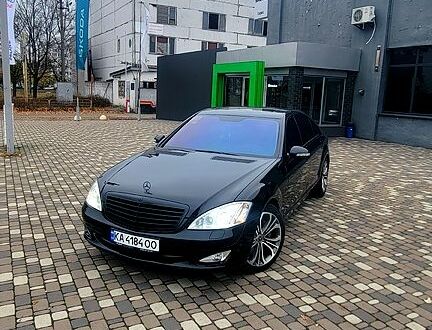 Чорний Мерседес С Клас, об'ємом двигуна 5.5 л та пробігом 144 тис. км за 12500 $, фото 1 на Automoto.ua