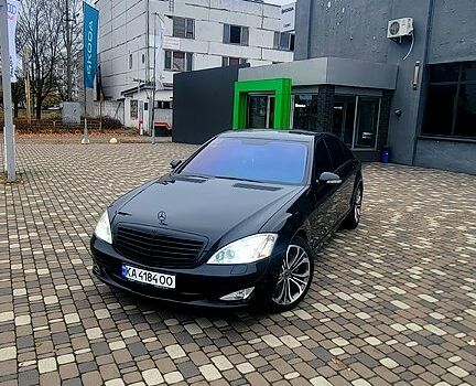 Мерседес С Класс 2005 в Киеве на Automoto.ua Черный Мерседес С Класс, объемом двигателя 5.5 л и пробегом 144 тыс. км за 12500 $, фото 1 на Automoto.ua