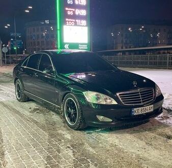 Чорний Мерседес С Клас, об'ємом двигуна 5.5 л та пробігом 206 тис. км за 10000 $, фото 1 на Automoto.ua