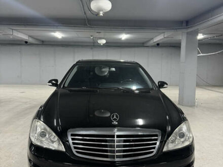 Черный Мерседес С Класс, объемом двигателя 5.46 л и пробегом 250 тыс. км за 10500 $, фото 1 на Automoto.ua