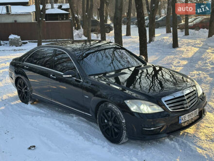 Черный Мерседес С Класс, объемом двигателя 0 л и пробегом 298 тыс. км за 9200 $, фото 1 на Automoto.ua