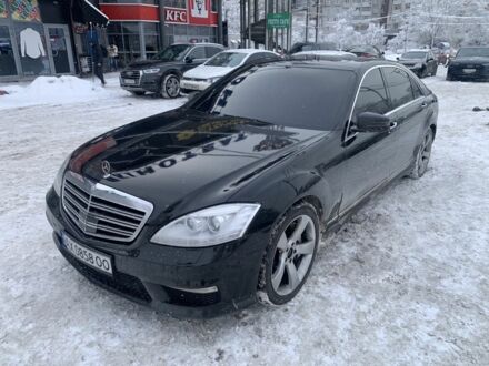 Черный Мерседес С Класс, объемом двигателя 5.5 л и пробегом 275 тыс. км за 7500 $, фото 1 на Automoto.ua