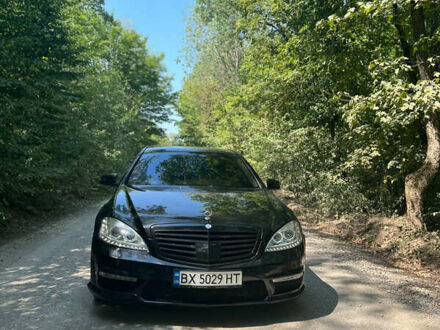 Черный Мерседес С Класс, объемом двигателя 3.5 л и пробегом 220 тыс. км за 10000 $, фото 1 на Automoto.ua