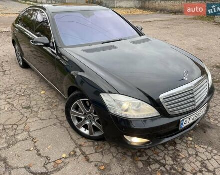 Черный Мерседес С Класс, объемом двигателя 5.5 л и пробегом 430 тыс. км за 8500 $, фото 1 на Automoto.ua