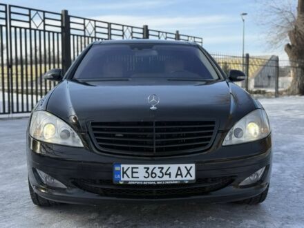 Черный Мерседес С Класс, объемом двигателя 5.5 л и пробегом 297 тыс. км за 8999 $, фото 1 на Automoto.ua