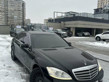 Черный Мерседес С Класс, объемом двигателя 5.46 л и пробегом 233 тыс. км за 12400 $, фото 1 на Automoto.ua