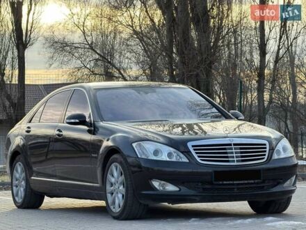 Черный Мерседес С Класс, объемом двигателя 5.51 л и пробегом 178 тыс. км за 9500 $, фото 1 на Automoto.ua