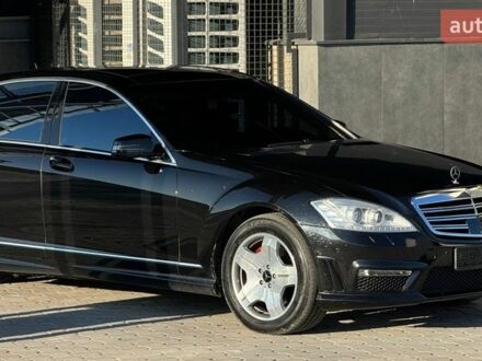 Чорний Мерседес С Клас, об'ємом двигуна 5 л та пробігом 259 тис. км за 12500 $, фото 1 на Automoto.ua