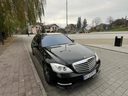 Чорний Мерседес С Клас, об'ємом двигуна 5.5 л та пробігом 190 тис. км за 11000 $, фото 1 на Automoto.ua