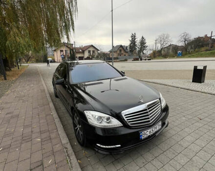 Чорний Мерседес С Клас, об'ємом двигуна 5.5 л та пробігом 190 тис. км за 11000 $, фото 1 на Automoto.ua