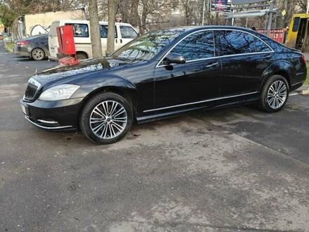 Черный Мерседес С Класс, объемом двигателя 5.46 л и пробегом 257 тыс. км за 11500 $, фото 1 на Automoto.ua