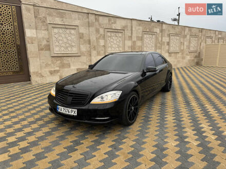 Чорний Мерседес С Клас, об'ємом двигуна 5.46 л та пробігом 408 тис. км за 12999 $, фото 1 на Automoto.ua
