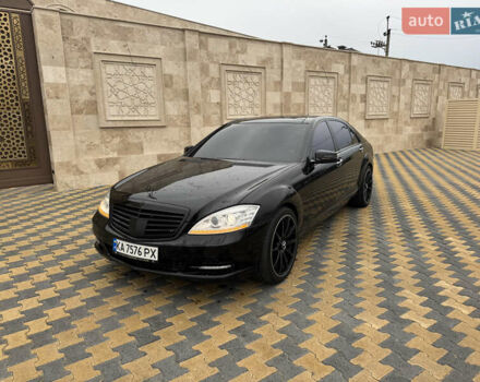 Черный Мерседес С Класс, объемом двигателя 5.46 л и пробегом 408 тыс. км за 12999 $, фото 1 на Automoto.ua