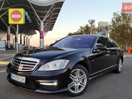 Чорний Мерседес С Клас, об'ємом двигуна 5.5 л та пробігом 440 тис. км за 10700 $, фото 1 на Automoto.ua