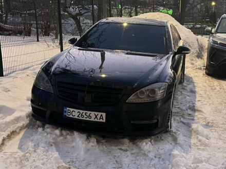 Черный Мерседес С Класс, объемом двигателя 5.5 л и пробегом 260 тыс. км за 9550 $, фото 1 на Automoto.ua
