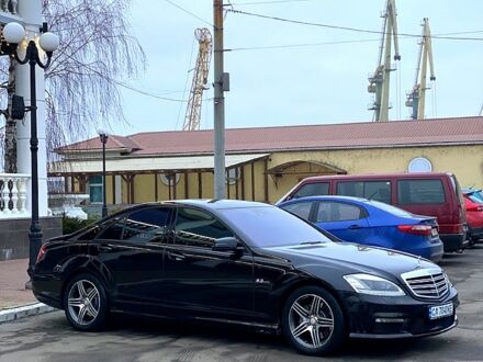 Мерседес С Клас 2006 у Черкасах на Automoto.ua Чорний Мерседес С Клас, об'ємом двигуна 55 л та пробігом 267 тис. км за 12300 $, фото 1 на Automoto.ua
