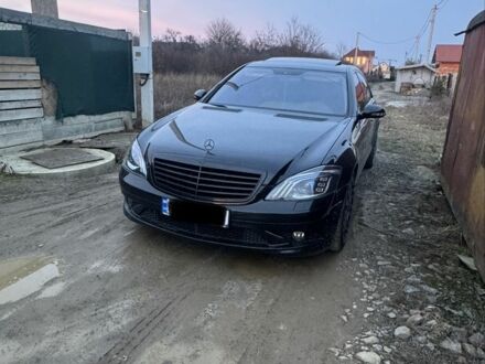 Чорний Мерседес С Клас, об'ємом двигуна 3.5 л та пробігом 300 тис. км за 10500 $, фото 1 на Automoto.ua