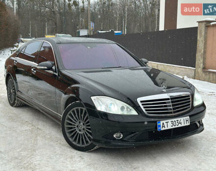 Черный Мерседес С Класс, объемом двигателя 5.5 л и пробегом 340 тыс. км за 10500 $, фото 1 на Automoto.ua