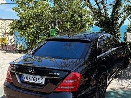 Черный Мерседес С Класс, объемом двигателя 5.46 л и пробегом 300 тыс. км за 13500 $, фото 1 на Automoto.ua