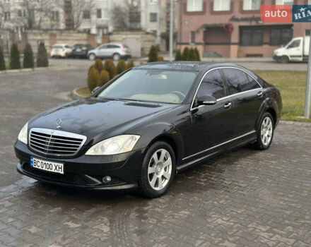 Черный Мерседес С Класс, объемом двигателя 5.46 л и пробегом 280 тыс. км за 8500 $, фото 1 на Automoto.ua