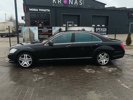 Черный Мерседес С Класс, объемом двигателя 4.7 л и пробегом 339 тыс. км за 11000 $, фото 1 на Automoto.ua