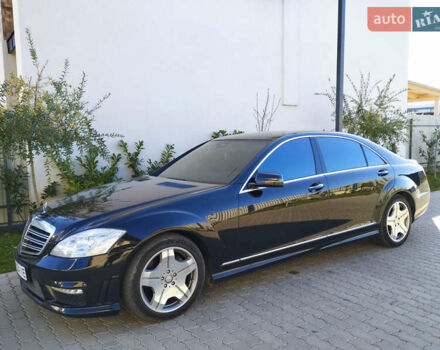 Черный Мерседес С Класс, объемом двигателя 5.5 л и пробегом 220 тыс. км за 12999 $, фото 1 на Automoto.ua