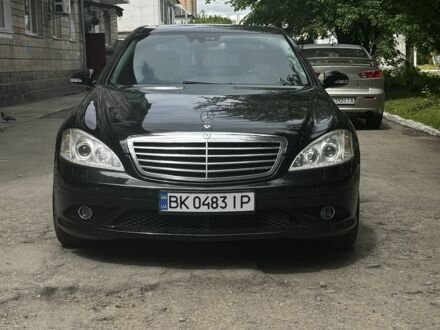 Чорний Мерседес С Клас, об'ємом двигуна 3 л та пробігом 300 тис. км за 11500 $, фото 1 на Automoto.ua