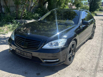 Мерседес С Класс 2007 в Харькове на Automoto.ua Черный Мерседес С Класс, объемом двигателя 5.5 л и пробегом 196 тыс. км за 18000 $, фото 1 на Automoto.ua