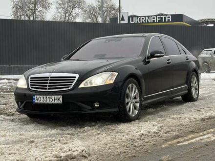 Черный Мерседес С Класс, объемом двигателя 5.5 л и пробегом 277 тыс. км за 9500 $, фото 1 на Automoto.ua