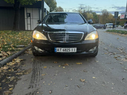 Черный Мерседес С Класс, объемом двигателя 5.5 л и пробегом 155 тыс. км за 16800 $, фото 1 на Automoto.ua