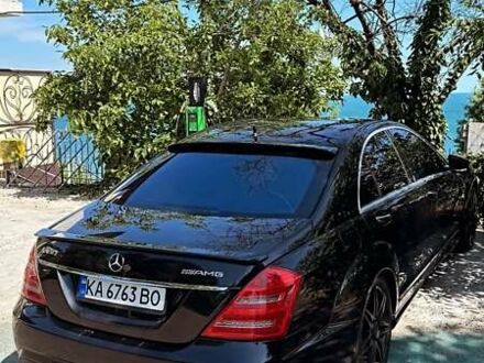 Черный Мерседес С Класс, объемом двигателя 5.46 л и пробегом 300 тыс. км за 13500 $, фото 1 на Automoto.ua