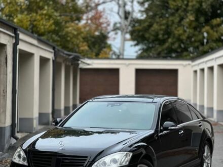 Черный Мерседес С Класс, объемом двигателя 5.4 л и пробегом 293 тыс. км за 9000 $, фото 1 на Automoto.ua