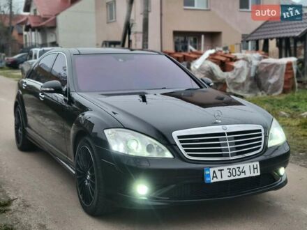 Черный Мерседес С Класс, объемом двигателя 5.5 л и пробегом 300 тыс. км за 9999 $, фото 1 на Automoto.ua