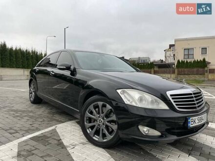 Мерседес С Класс 2007 в Ровно на Automoto.ua Черный Мерседес С Класс, объемом двигателя 3.5 л и пробегом 249 тыс. км за 11500 $, фото 1 на Automoto.ua