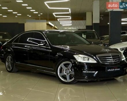 Черный Мерседес С Класс, объемом двигателя 5.46 л и пробегом 266 тыс. км за 10989 $, фото 1 на Automoto.ua