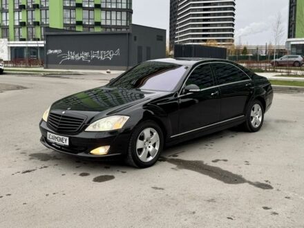 Черный Мерседес С Класс, объемом двигателя 5.5 л и пробегом 258 тыс. км за 7150 $, фото 1 на Automoto.ua