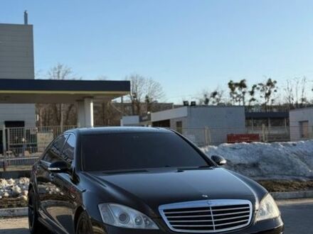Чорний Мерседес С Клас, об'ємом двигуна 5.5 л та пробігом 325 тис. км за 12500 $, фото 1 на Automoto.ua